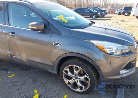 2013 Ford Escape Titanium z USA, uszkodzony, nr VIN 1FMCU9J92DUC99598